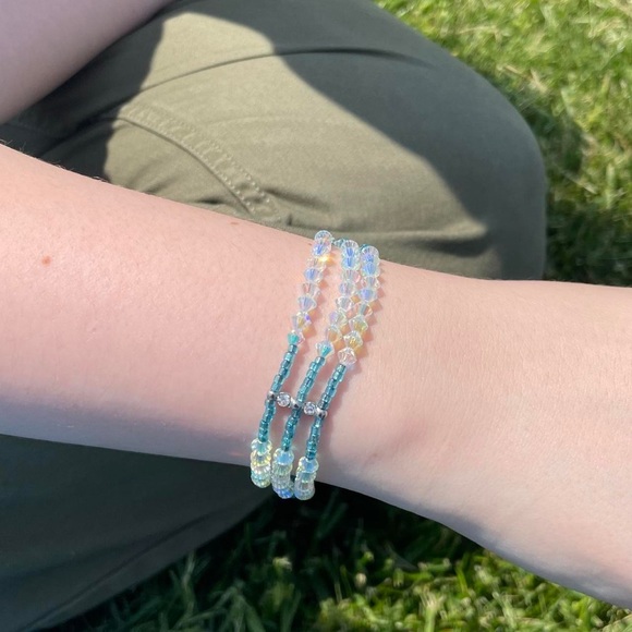 handmade Jewelry - Hand beaded blue and white Swarovski crystal bracelet
